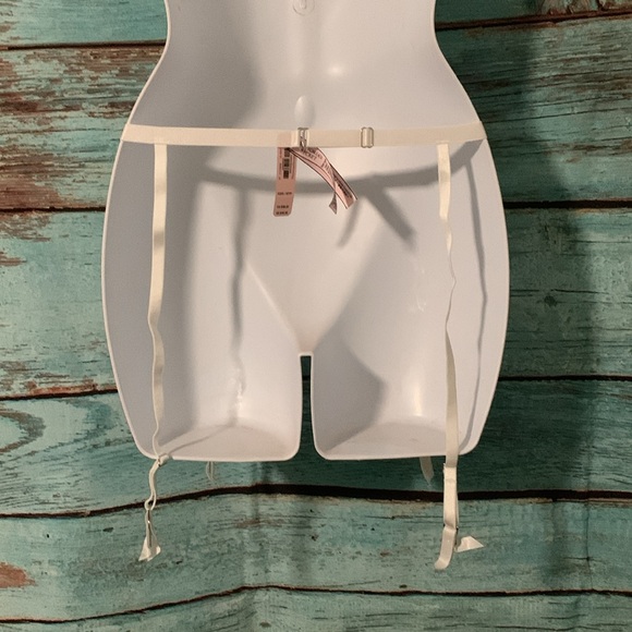 Victoria’s Secret | Sz XS/S lace garter belt - new with tags - Picture 2 of 3